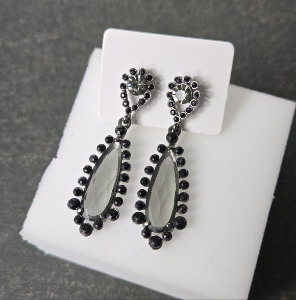 Avon Vintage Earrings Black Glass Stones Teardrop Earrings - Picture 9 of 16
